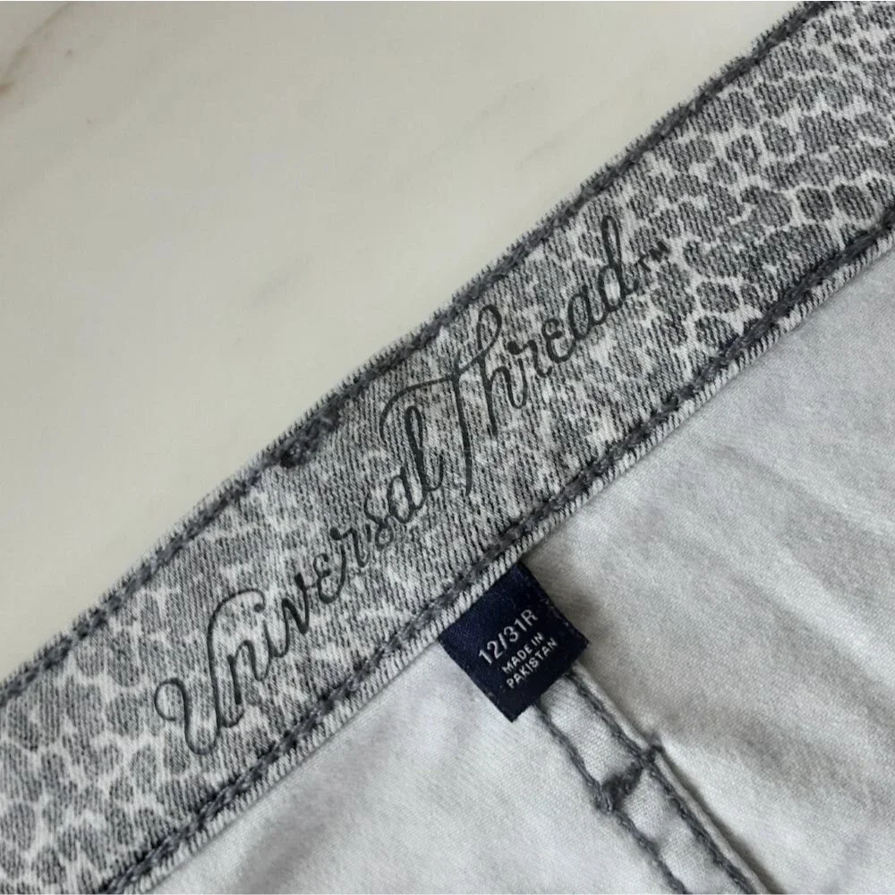 UNIVERSAL THREAD High Rise Skinny Stretch Light Gray Snake Print Jeans Sz 12/31R